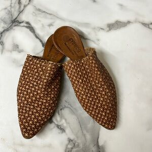 CYDWOQ Woven soft brown / tan slip on mules. Genuine leather size 37 / 7